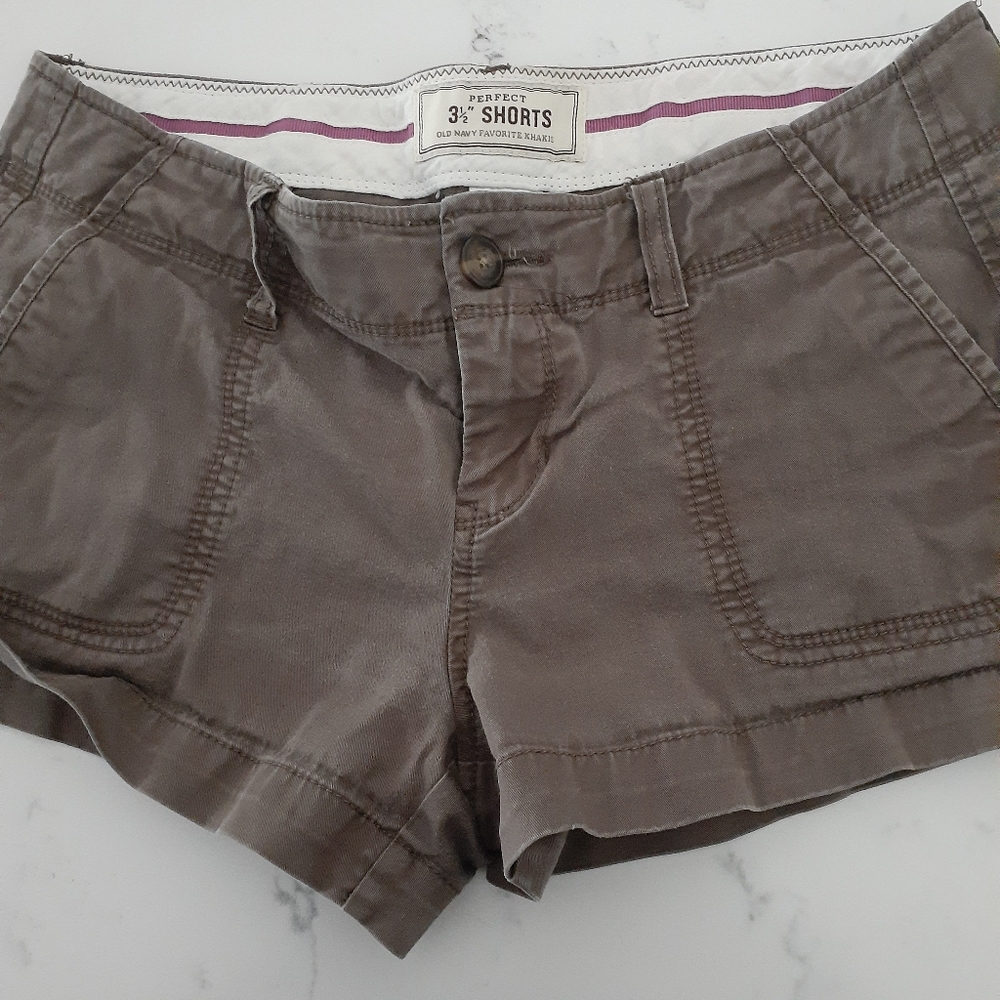 Old Navy shorts size 31/2 brown